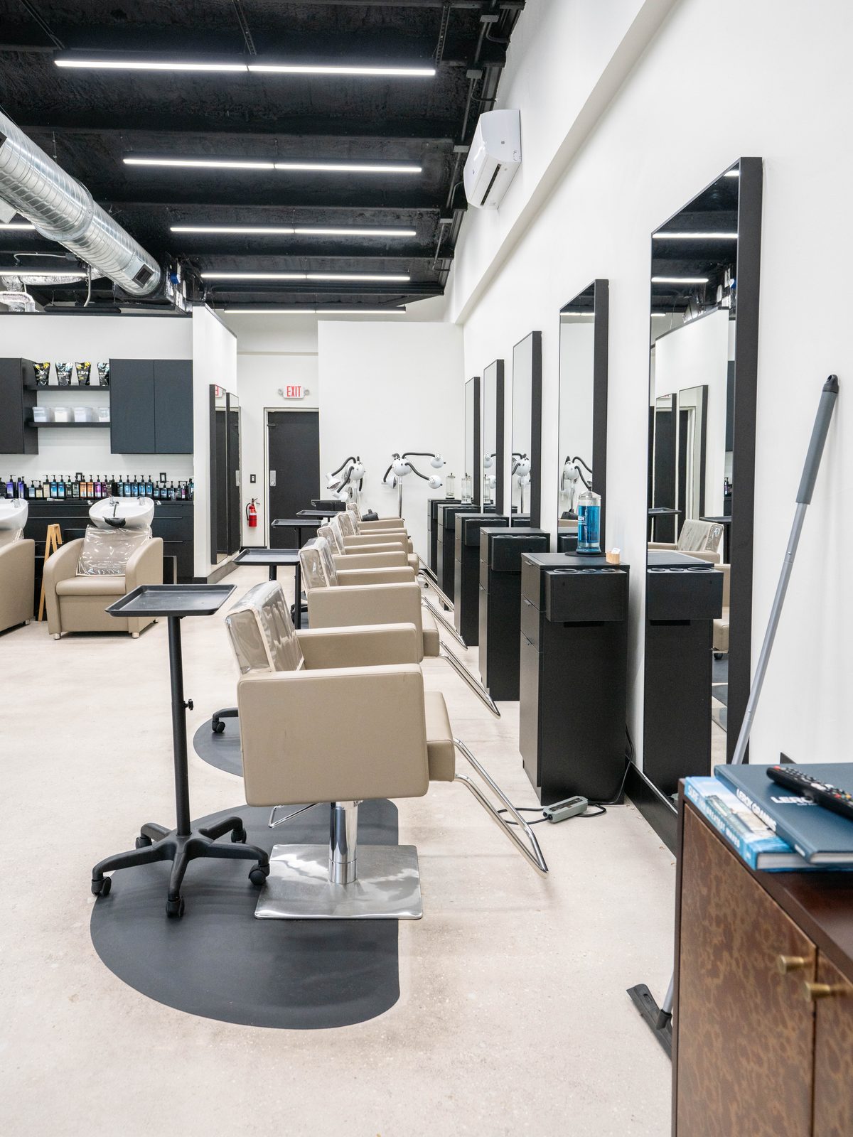 The styling floor at Salon 80 West in Jupiter